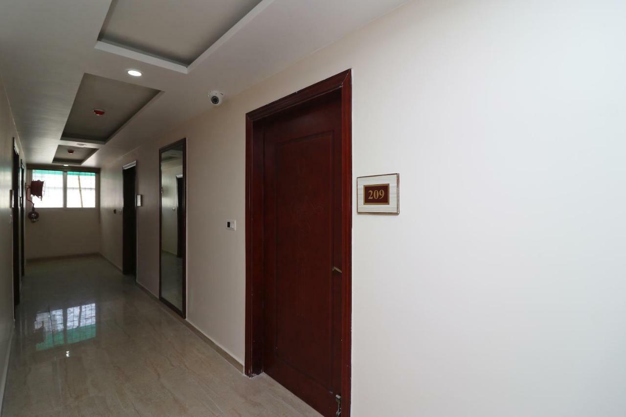 Capital O 37152 Naveen Continental Allāhābād Junction Dış mekan fotoğraf